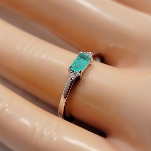 Sterling Silver Paraíba Tourmaline Ring - Picture 3 of 13